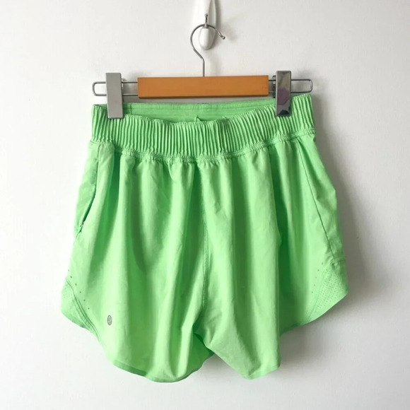 Lululemon Hotty Hot High-Rise Short 4" *Special  Edition Scream Green Light Size - Picture 8 of 9